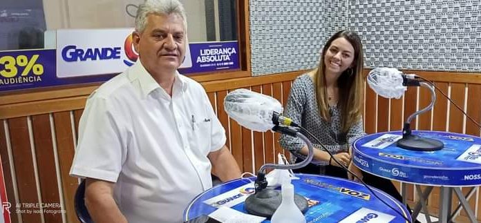 Prefeito Vilmar Cappellaro e a vice eleita Catharina Garziera destacam o desenvolvimento de Lagoa Grande em entrevistas nas rádios Grande Rio FM e AM