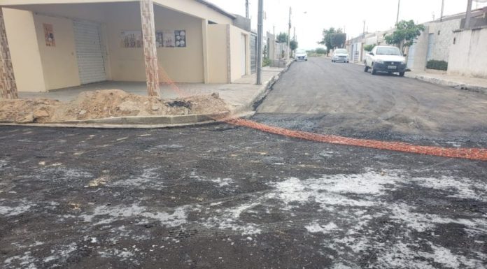 Prefeitura fazendo pavimentações e moradores não colaboram