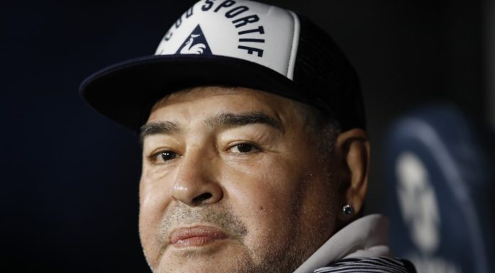 Diego Maradona morre aos 60 anos