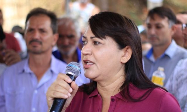 Prefeita de Santa Cruz (PE), Eliane Soares (Avante) em voos mais alto em 2022