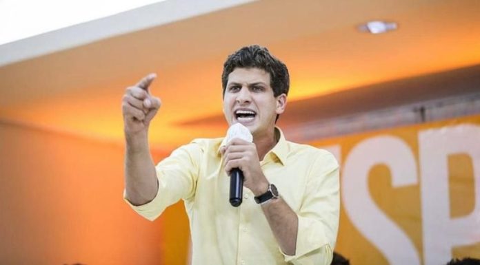 Prefeitos ligado ao PSB estão sendo pressionados a fazer campanha para João Campos