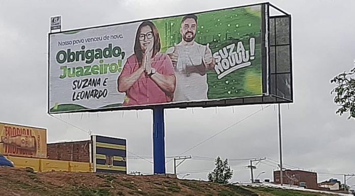 Em vários Otdoors espalhados pela cidade, prefeita eleita Suzana Ramos e seu vice Leonardo Bandeira agradecem a votação da vitória