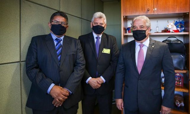 Lagoa Garnde (PE): Ao lado do presidente da câmara,prefeito reeleito articula em Brasília parceria para o município