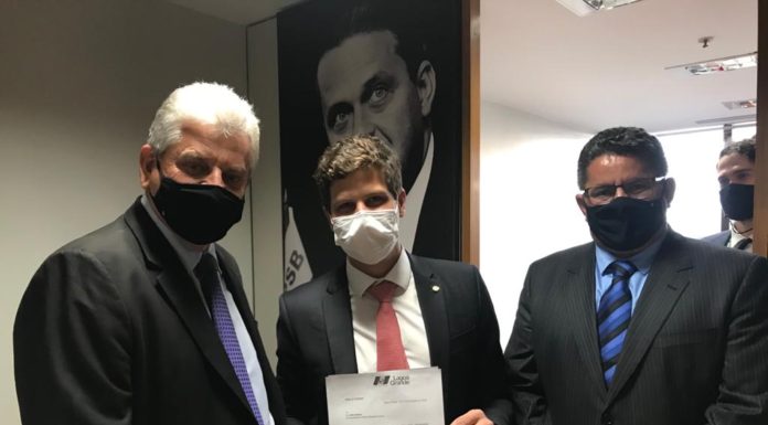 Prefeito Vilmar Cappellaro e o presidente da câmara Josafá Pereira buscam ações junto ao deputado federal João Campos