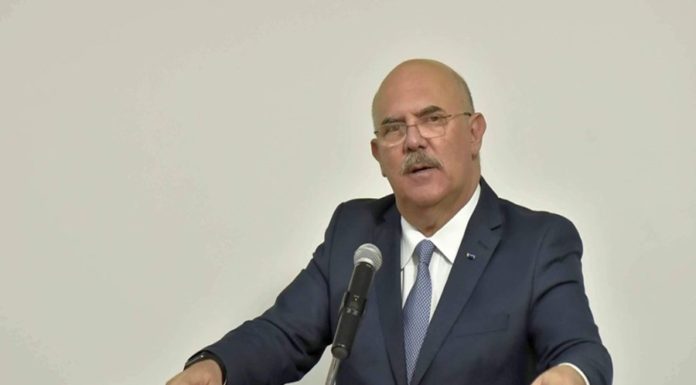 Após recusa de universidades, MEC desiste de volta às aulas presenciais em janeiro