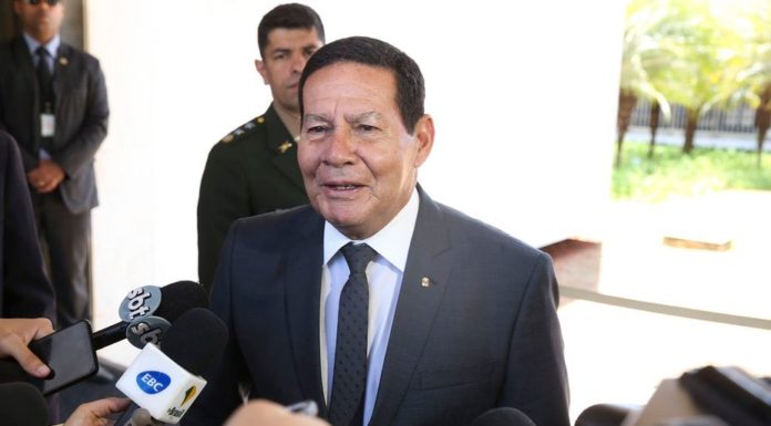 Mourão está com Covid-19