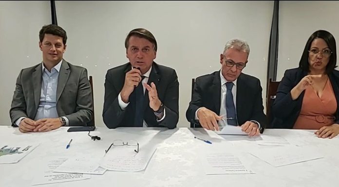 Em live, presidente Bolsonaro pede que população economize energia elétrica
