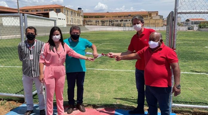 Fernando Monteiro viabilizou entrega de centro esportivo em Serra Talhada