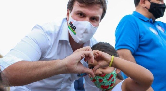 Dinheiro na conta: Em Petrolina (PE), professores contratados e efetivos recebem abono salarial proveniente do FUNDEB