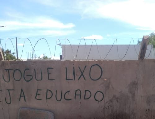 Petrolina (PE): Lixo acumulado em varias ruas do João de Deus irrita morador. “Falta de gestão”