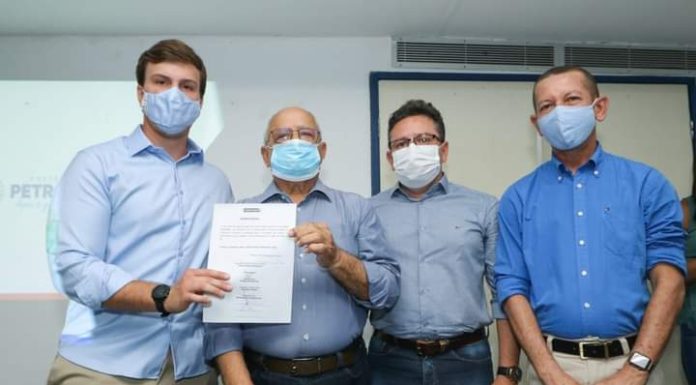 Miguel Coelho assina convênio de R$ 5,1 milhões para novas obras