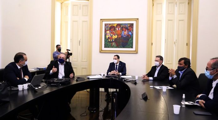 Paulo Câmara convoca prefeitos de cidades litorâneas para intensificar fiscalização nas praias