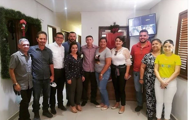 Eliane reafirma compromisso com a população de Santa Cruz (PE) e mantém equipe de secretários