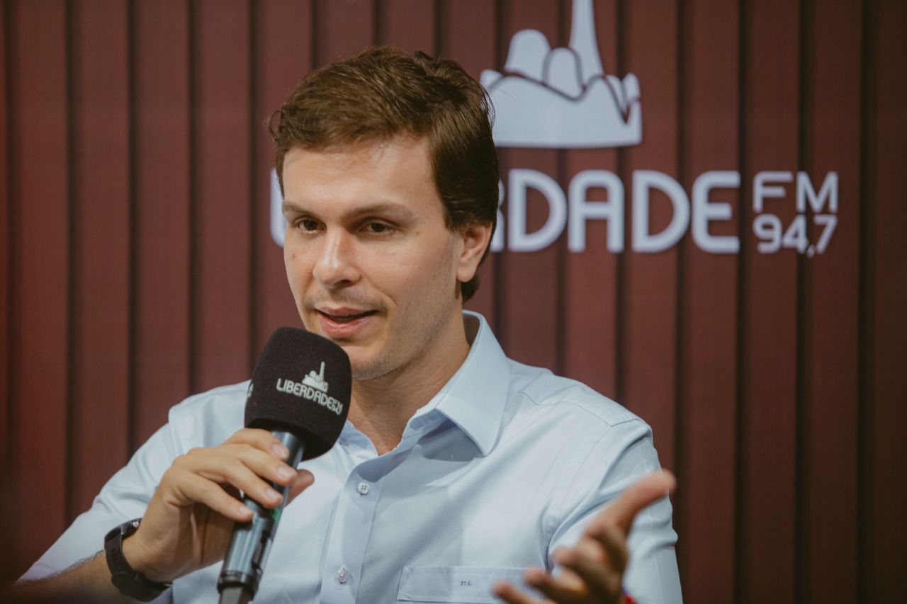 Tem candidato usando Bolsonaro e Lula como muleta e não debate Pernambuco, afirma Miguel Coelho