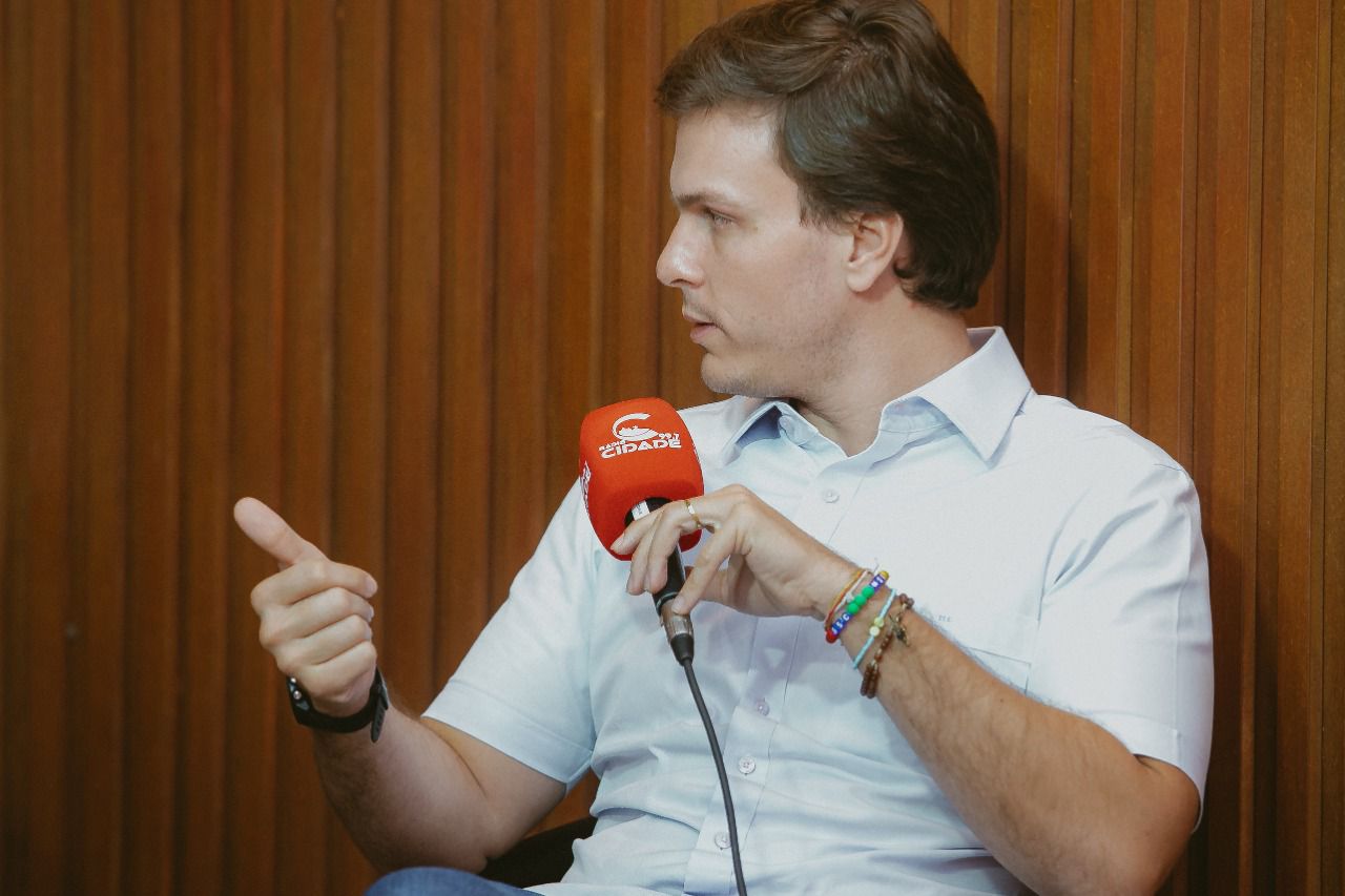 Marília Arraes e Anderson Ferreira fogem de debate em Caruaru com Miguel Coelho