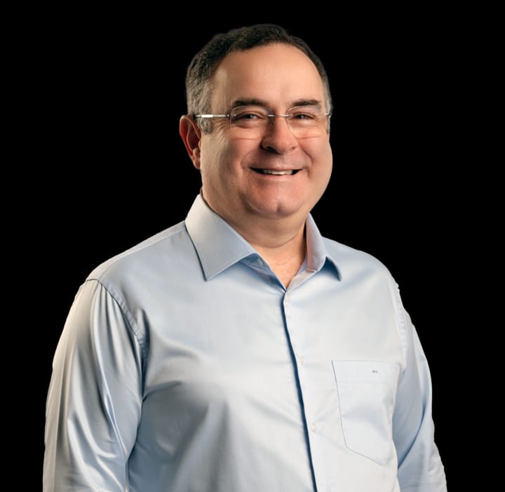 Zeca Cavalcanti inicia campanha com Pit Stop de adesivaço na Praça da Bandeira