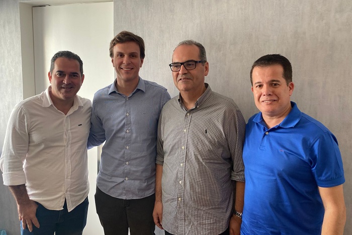 Ex-prefeito de Gravatá declara apoio a Miguel Coelho