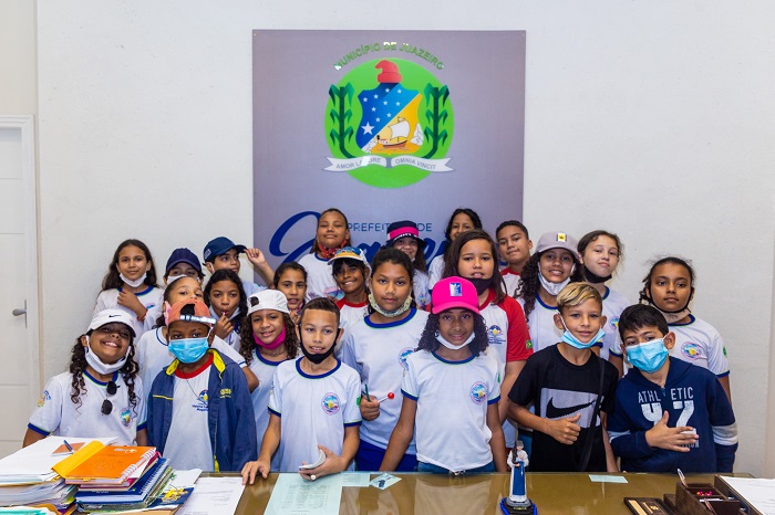 Alunos da rede municipal visitam a sede da Prefeitura de Juazeiro para conhecer a história da cidade e os trabalhos do Poder Executivo