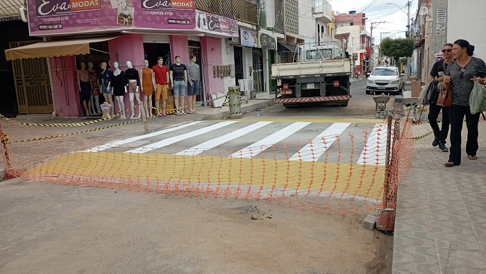 Prefeitura de Juazeiro informa interdição da Rua Antônio Pedro, neste sábado e domingo, para construção de faixa elevada