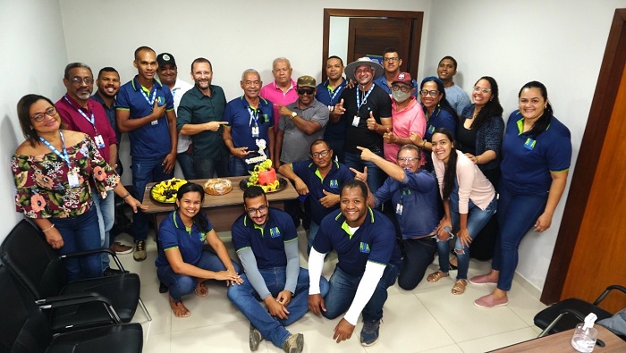 Servidor mais antigo do Mercado do Produtor de Juazeiro comemora 38 anos de trabalho com direito a bolo de frutas