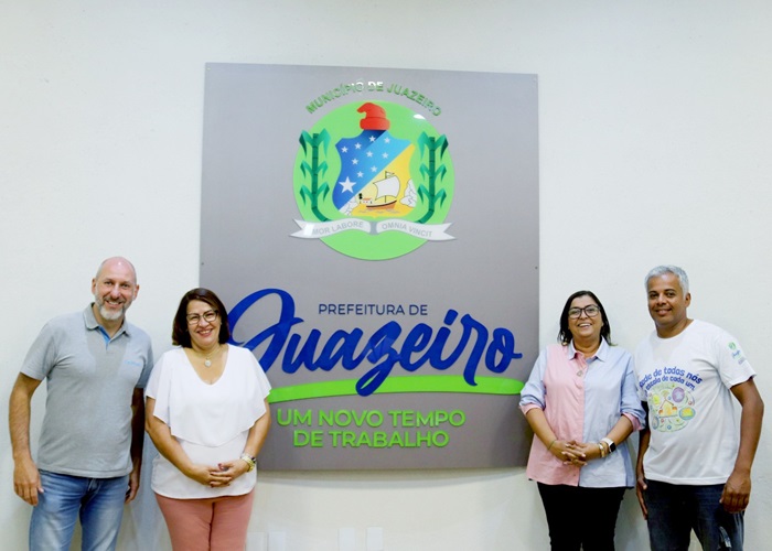 Avanço tecnológico: prefeita Suzana Ramos recebe empresa que está instalando internet de alta velocidade nas escolas e praças do município