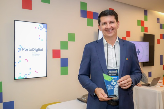 Petrolina: Simão Durando recebe prêmio de ‘Prefeito inovador 2022”