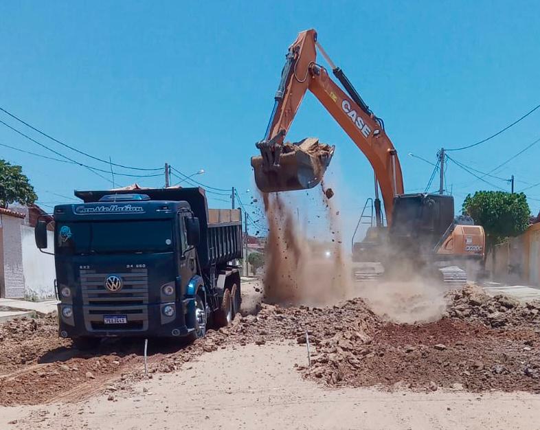 Prefeito George Duarte anuncia início de obras de pavimentação na Rua Mandacaru, 19ª via asfaltada em seu governo