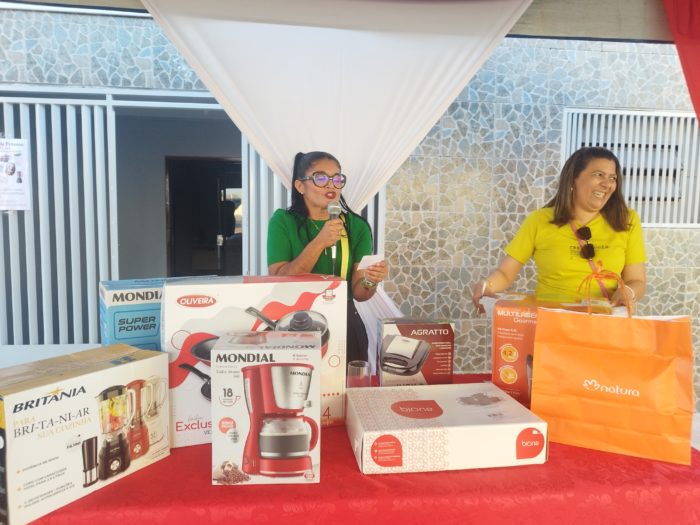 SINTELAG realizou no último domingo o Show de Prêmios. Presidente e professora Joseilde Paulino agradeceu o apoio de todos os envolvidos