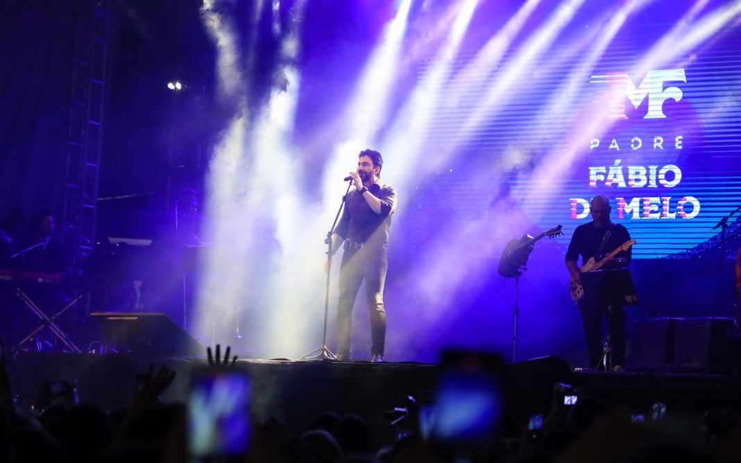 Petrolina 127 anos: “é tempo de celebrar a vida e as conquistas alcançadas”, diz prefeito Simão Durando em grande show cristão