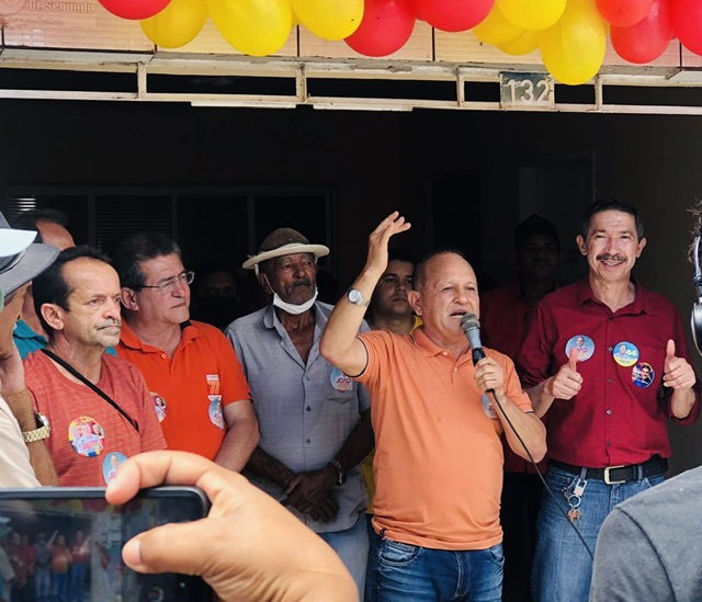 Em clima de festa, candidato a Deputado Federal Dr. João inaugura comitê em Carnaubeira da Penha