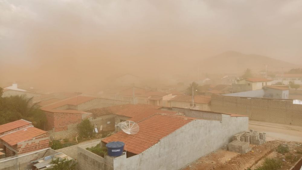 Forte ventania, nesse sábado (24) assustou moradores de Sento-Sé. Veja em fotos
