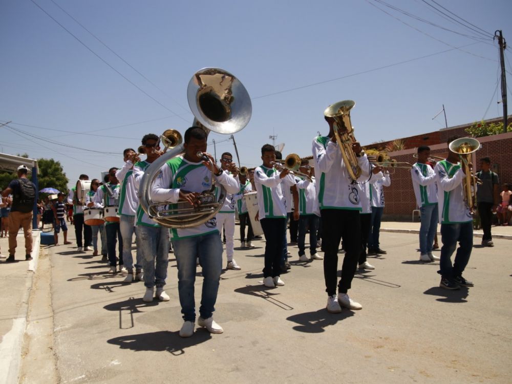 Depois de 2 anos, comunidade do NH3, em Itamotinga, volta a realizar desfile cívico e prefeita Suzana Ramos marca presença