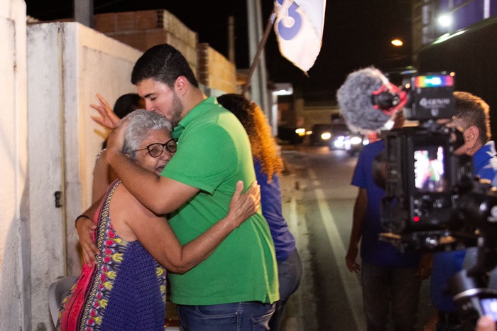 Após cumprir agenda na capital, Jordávio Ramos é recebido por multidão em bairro de Juazeiro (BA)