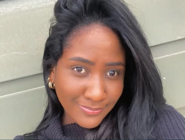 Mulher encontrada morta em casa foi eletrocutada por secador; vítima é médica e foi achada após atraso para plantão