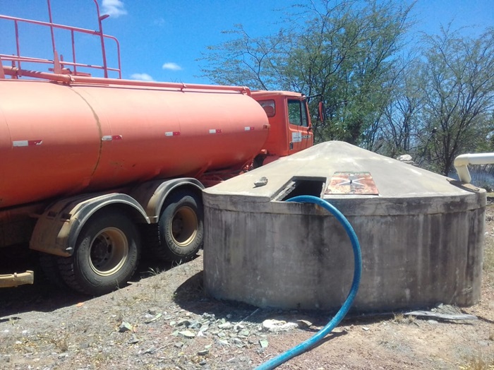 Prefeitura de Juazeiro mantém força-tarefa para abastecer cisternas e garantir água potável em localidades do interior