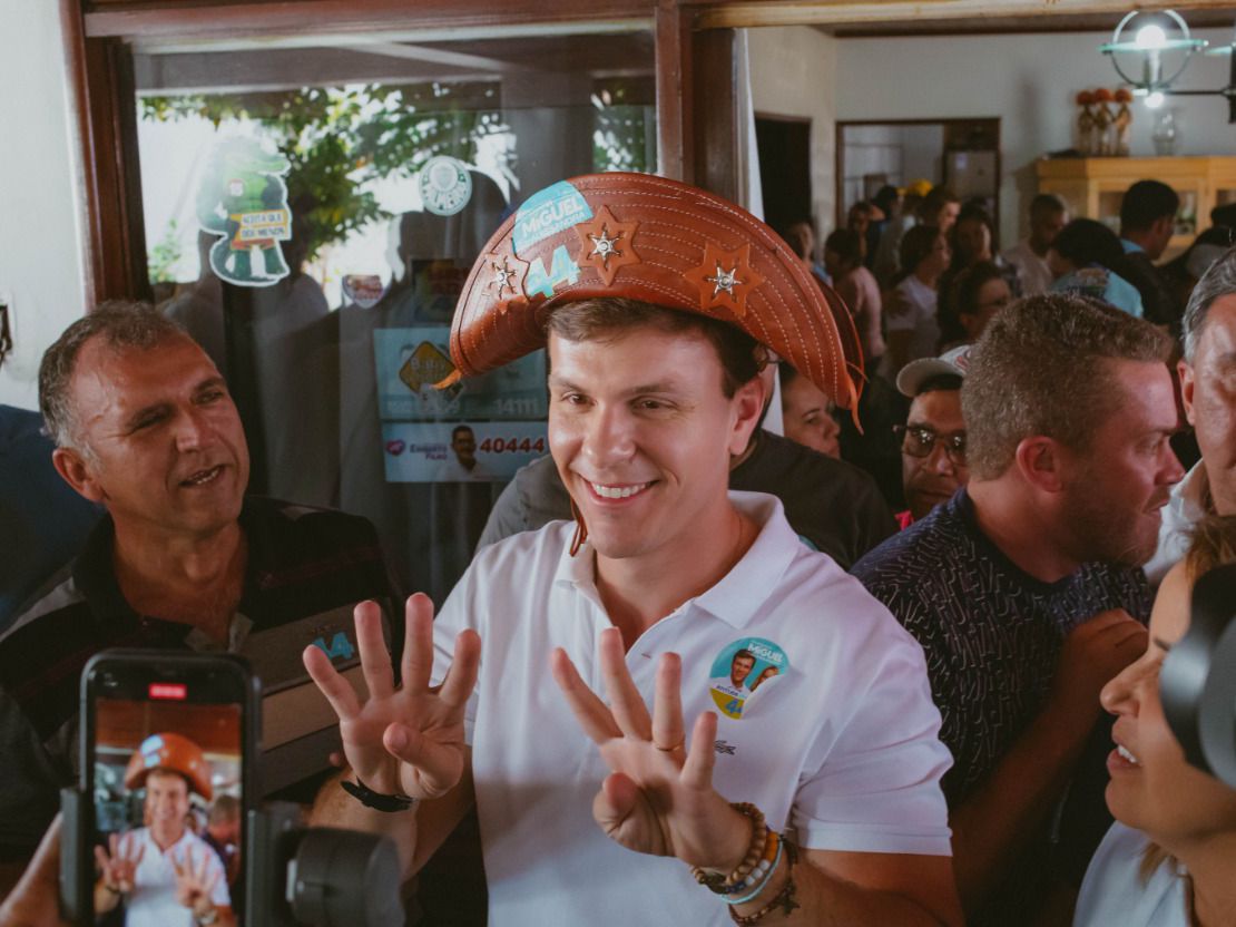 Miguel vota em Petrolina e acompanha apuração da eleição no Recife