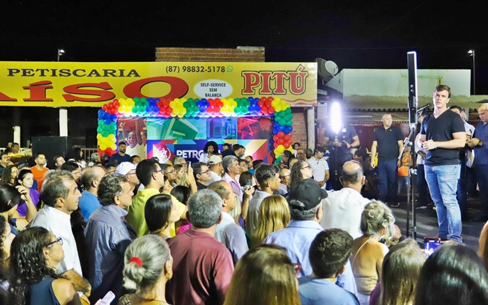 Em inauguração de obra iniciada em sua gestão, Miguel Coelho enaltece trabalho de Simão à frente da Prefeitura de Petrolina e afirma que continuidade e ritmo de trabalho seguem acelerados