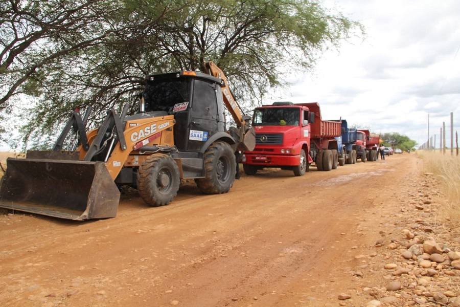 Gestão Suzana Ramos intensifica patrolamento de estradas e inicia serviços no Sabiá II, distrito do Junco