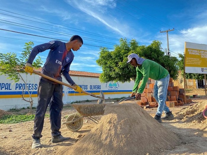Obras de reforma da Escola Profª Creuza seguem em ritmo avançado e prefeito George Duarte comemora