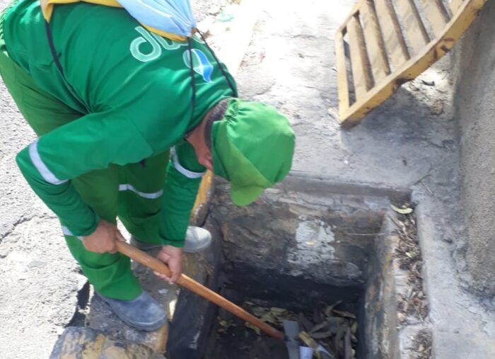 Em ação preventiva, prefeitura realiza limpeza das galerias de águas pluviais de Juazeiro