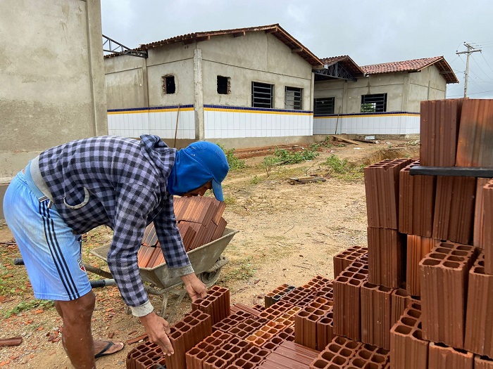 Obras de reforma e ampliação da Escola Raízes, no Projeto Fulgêncio, seguem em ritmo avançado