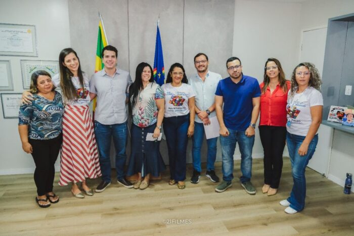 Antonio Coelho se reúne com mães da Aamavasf e coloca mandato à disposição da instituição