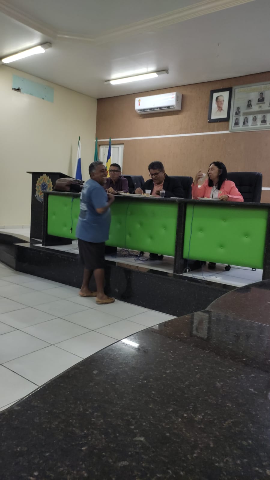 Lagoa Grande (PE): Sessão relâmpago e visita surpresa de Maranhão