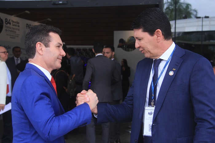 Prefeito Simão reivindica retomada do “Minha Casa, Minha Vida” em encontro com ministro Jader Filho