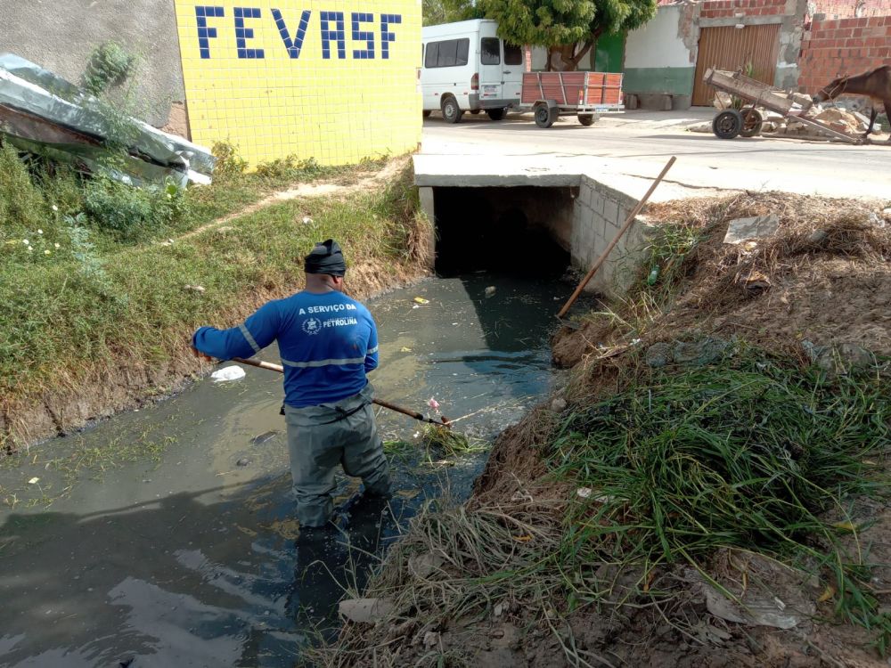 Prefeitura leva serviços da Operação Drenagem para oito localidades da sede e interior