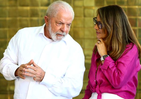 Lula e Janja vão fazer teste de Covid às vésperas do encontro com presidente chinês