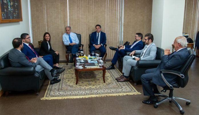 Governadora Raquel Lyra se reúne com ministro da Defesa para dialogar sobre projetos estratégicos em Pernambuco