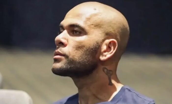 Daniel Alves está ‘magro e abatido’ e é xingado por detentos em presídio: ‘estuprador’