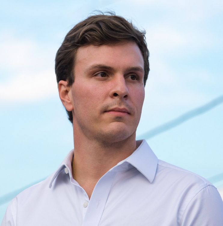 Miguel Coelho discute interesses de Pernambuco, política e eleições de 2024 em entrevista à Rede Pernambuco de Rádios