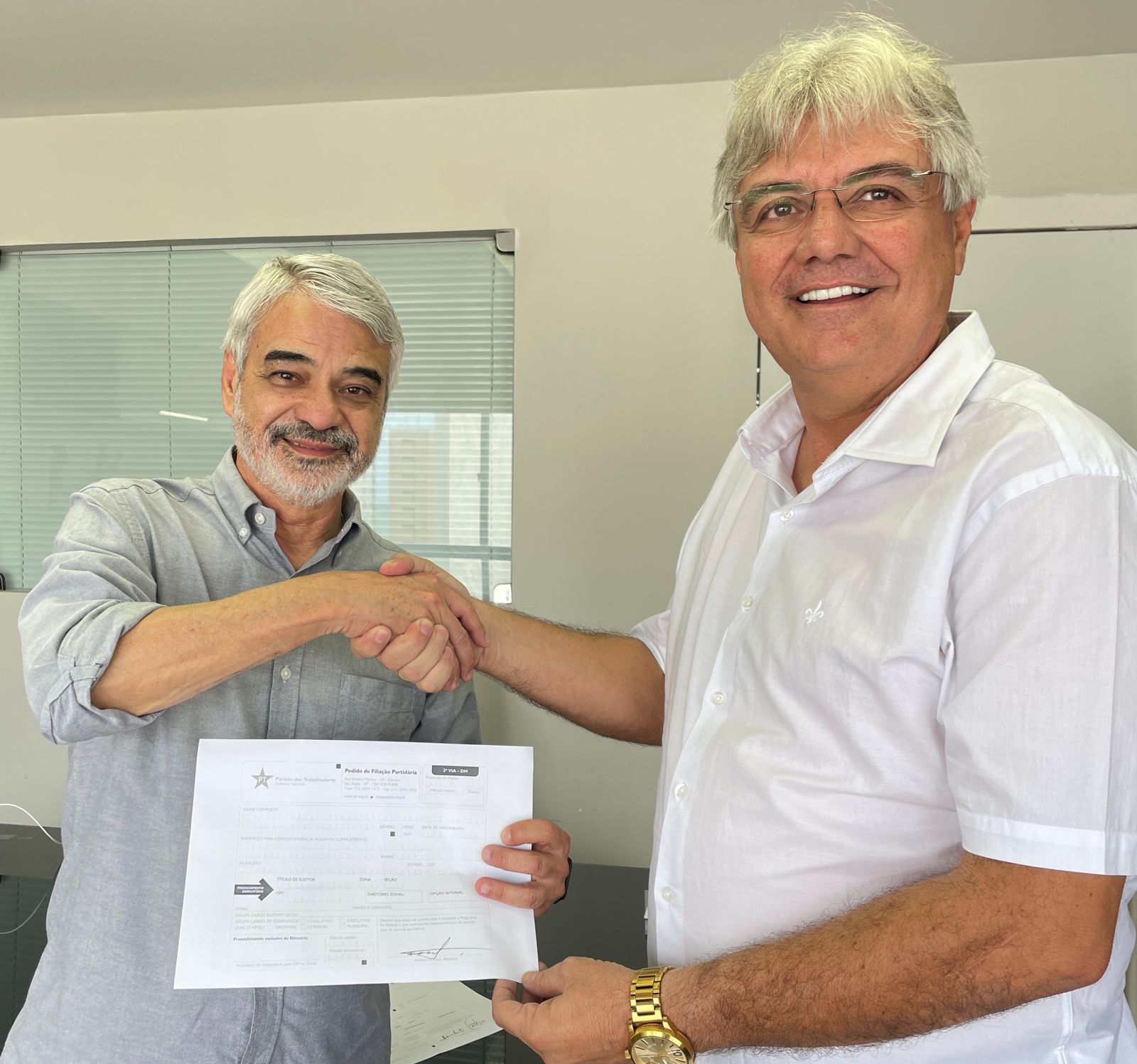 Ex-prefeito de Santa Filomena (PE), Cleomatson dá entrada na filiação no PT